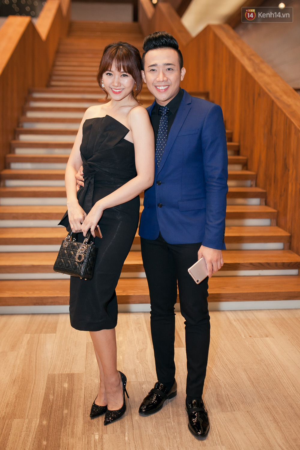 Trấn Thành tình tứ ôm Hari Won, Hòa Minzy khoe eo gợi cảm trong sự kiện - Ảnh 6. Trấn Thành tình tứ ôm Hari Won, Hòa Minzy khoe eo gợi cảm trong sự kiện - Ảnh 6.