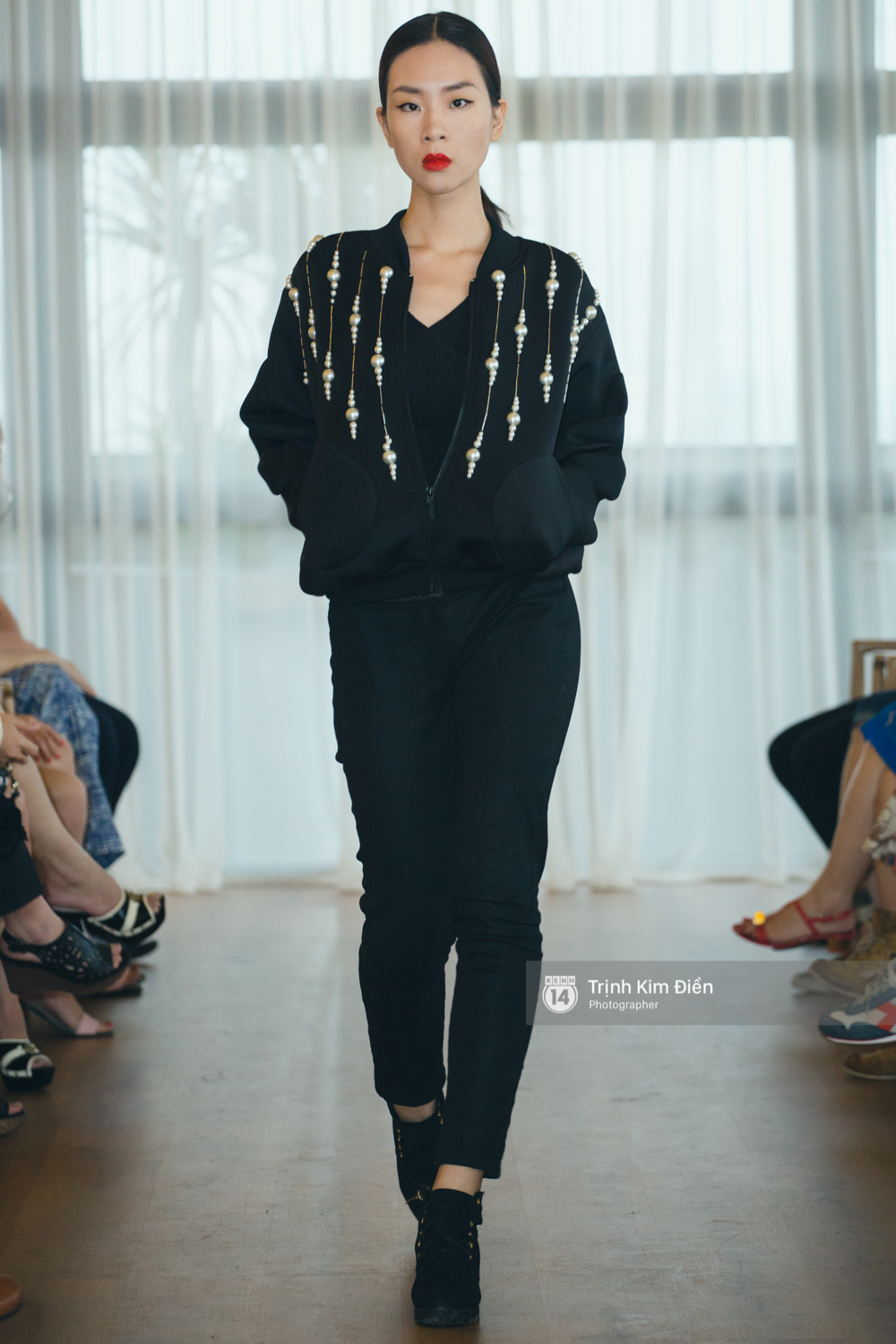 Mai Ngô & Lilly Nguyễn lại cùng catwalk cho BST áo Bomber oách nhất Việt Nam! - Ảnh 17. Mai Ngô & Lilly Nguyễn lại cùng catwalk cho BST áo Bomber oách nhất Việt Nam! - Ảnh 17.