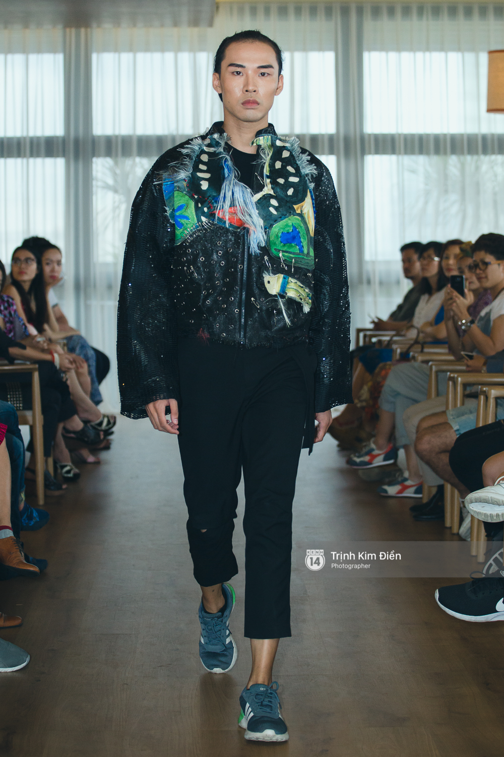 Mai Ngô & Lilly Nguyễn lại cùng catwalk cho BST áo Bomber oách nhất Việt Nam! - Ảnh 26. Mai Ngô & Lilly Nguyễn lại cùng catwalk cho BST áo Bomber oách nhất Việt Nam! - Ảnh 26.