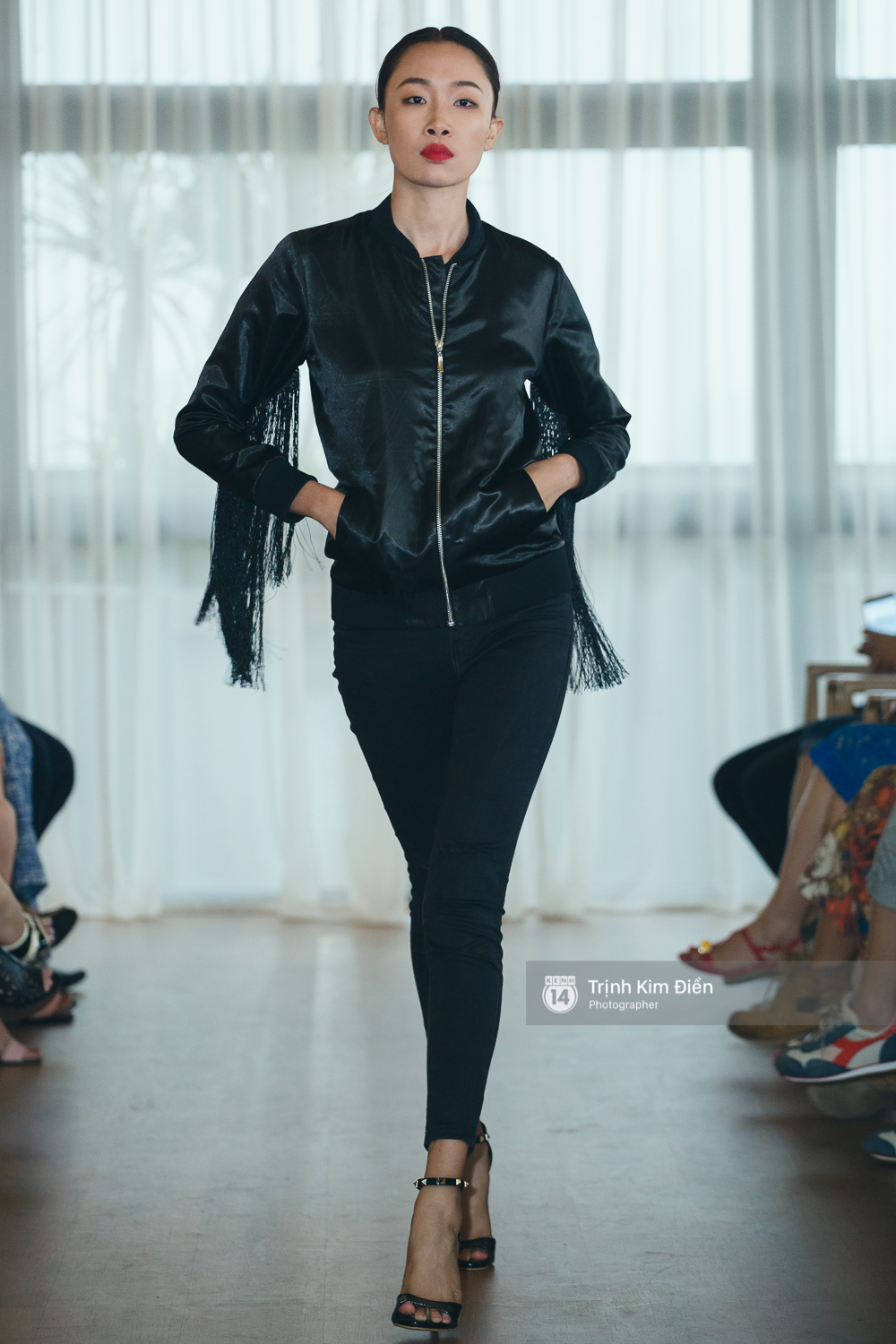 Mai Ngô & Lilly Nguyễn lại cùng catwalk cho BST áo Bomber oách nhất Việt Nam! - Ảnh 28. Mai Ngô & Lilly Nguyễn lại cùng catwalk cho BST áo Bomber oách nhất Việt Nam! - Ảnh 28.