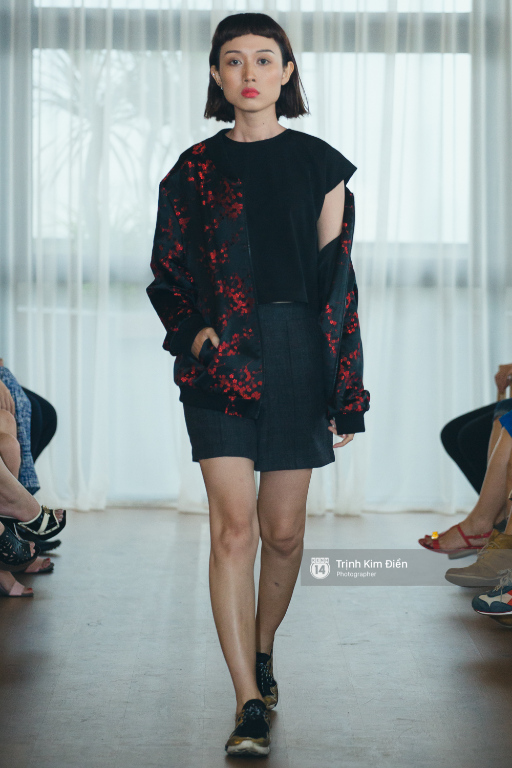 Mai Ngô & Lilly Nguyễn lại cùng catwalk cho BST áo Bomber oách nhất Việt Nam! - Ảnh 32. Mai Ngô & Lilly Nguyễn lại cùng catwalk cho BST áo Bomber oách nhất Việt Nam! - Ảnh 32.