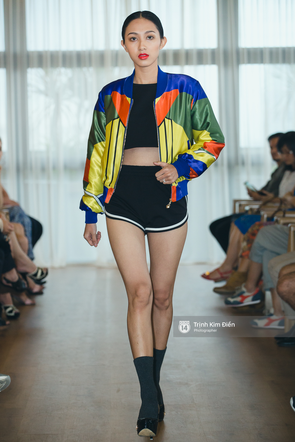 Mai Ngô & Lilly Nguyễn lại cùng catwalk cho BST áo Bomber oách nhất Việt Nam! - Ảnh 33. Mai Ngô & Lilly Nguyễn lại cùng catwalk cho BST áo Bomber oách nhất Việt Nam! - Ảnh 33.