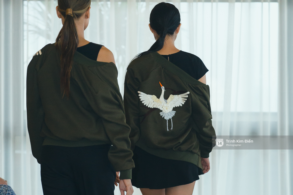 Mai Ngô & Lilly Nguyễn lại cùng catwalk cho BST áo Bomber oách nhất Việt Nam! - Ảnh 35. Mai Ngô & Lilly Nguyễn lại cùng catwalk cho BST áo Bomber oách nhất Việt Nam! - Ảnh 35.