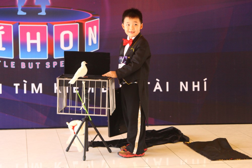 Lộ diện “thần đồng Bolero” 4 tuổi ở vòng casting Biệt tài tí hon - Ảnh 11. Lộ diện “thần đồng Bolero” 4 tuổi ở vòng casting Biệt tài tí hon - Ảnh 11.