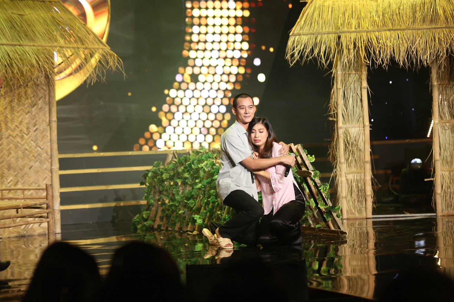 Cẩm Ly phát hiện Vĩnh Thuyên Kim diễn sâu khi quên lời trên sân khấu - Ảnh 11. Cẩm Ly phát hiện Vĩnh Thuyên Kim diễn sâu khi quên lời trên sân khấu - Ảnh 11.