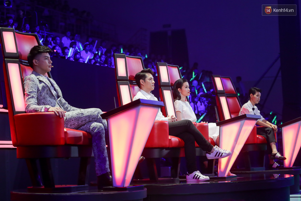 The Voice Kids: Noo Phước Thịnh loại hot boy 9 tuổi, Đông Nhi bưng mặt khóc sau khi công bố kết quả - Ảnh 1. The Voice Kids: Noo Phước Thịnh loại hot boy 9 tuổi, Đông Nhi bưng mặt khóc sau khi công bố kết quả - Ảnh 1.