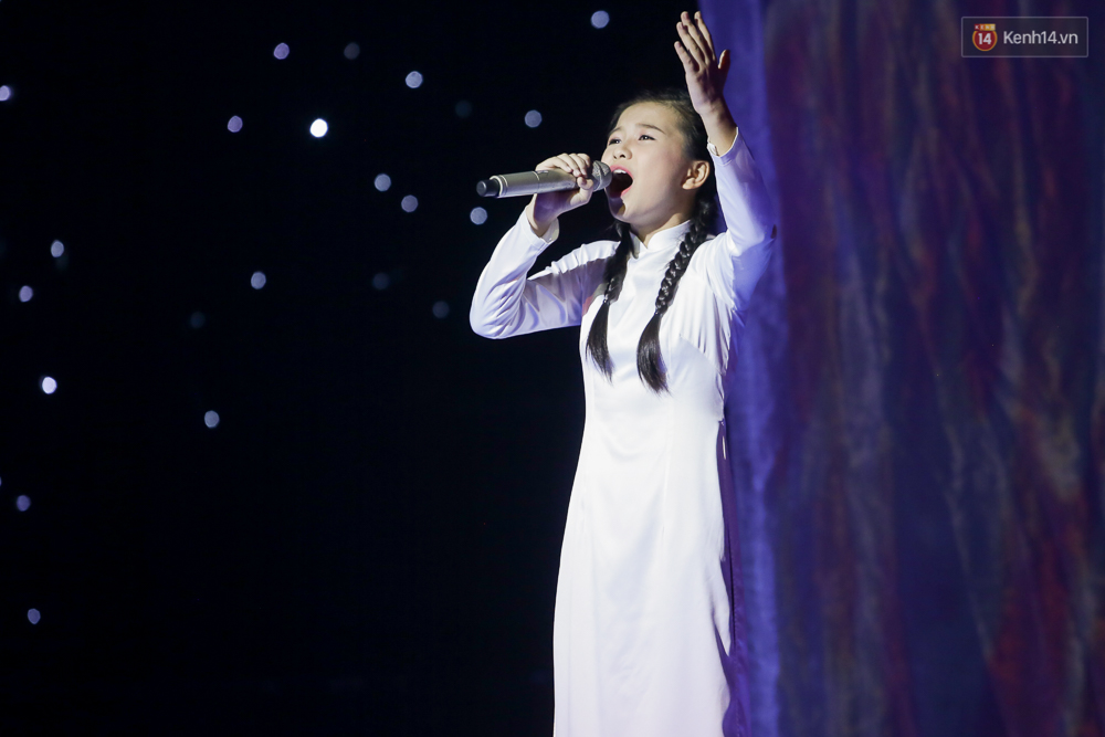 The Voice Kids: Noo Phước Thịnh loại hot boy 9 tuổi, Đông Nhi bưng mặt khóc sau khi công bố kết quả - Ảnh 17. The Voice Kids: Noo Phước Thịnh loại hot boy 9 tuổi, Đông Nhi bưng mặt khóc sau khi công bố kết quả - Ảnh 17.