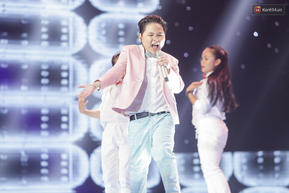 The Voice Kids: Noo Phước Thịnh loại hot boy 9 tuổi, Đông Nhi bưng mặt khóc sau khi công bố kết quả - Ảnh 30. The Voice Kids: Noo Phước Thịnh loại hot boy 9 tuổi, Đông Nhi bưng mặt khóc sau khi công bố kết quả - Ảnh 30.