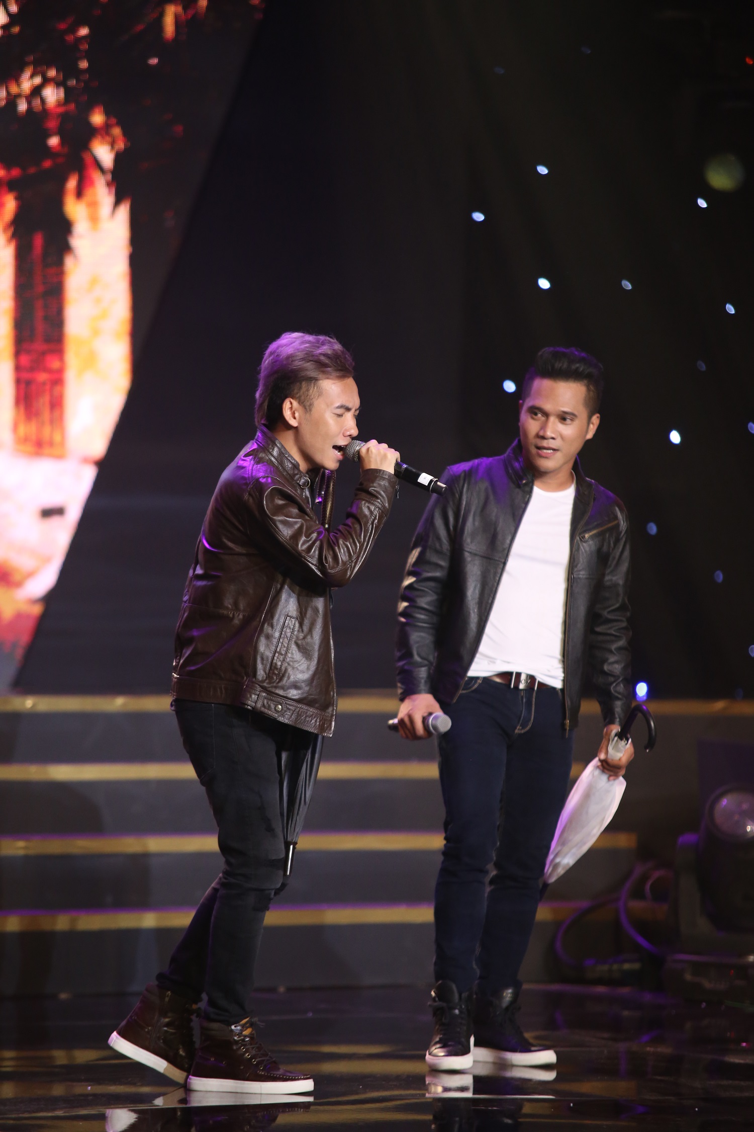 Ngọc Sơn đau khổ khi được 2 thí sinh nam cưỡng hôn - Ảnh 18. Ngọc Sơn đau khổ khi được 2 thí sinh nam cưỡng hôn - Ảnh 18.