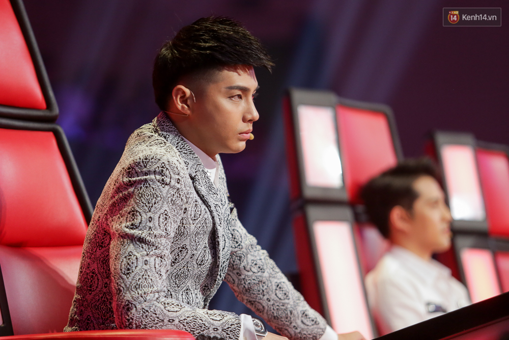 The Voice Kids: Noo Phước Thịnh loại hot boy 9 tuổi, Đông Nhi bưng mặt khóc sau khi công bố kết quả - Ảnh 5. The Voice Kids: Noo Phước Thịnh loại hot boy 9 tuổi, Đông Nhi bưng mặt khóc sau khi công bố kết quả - Ảnh 5.