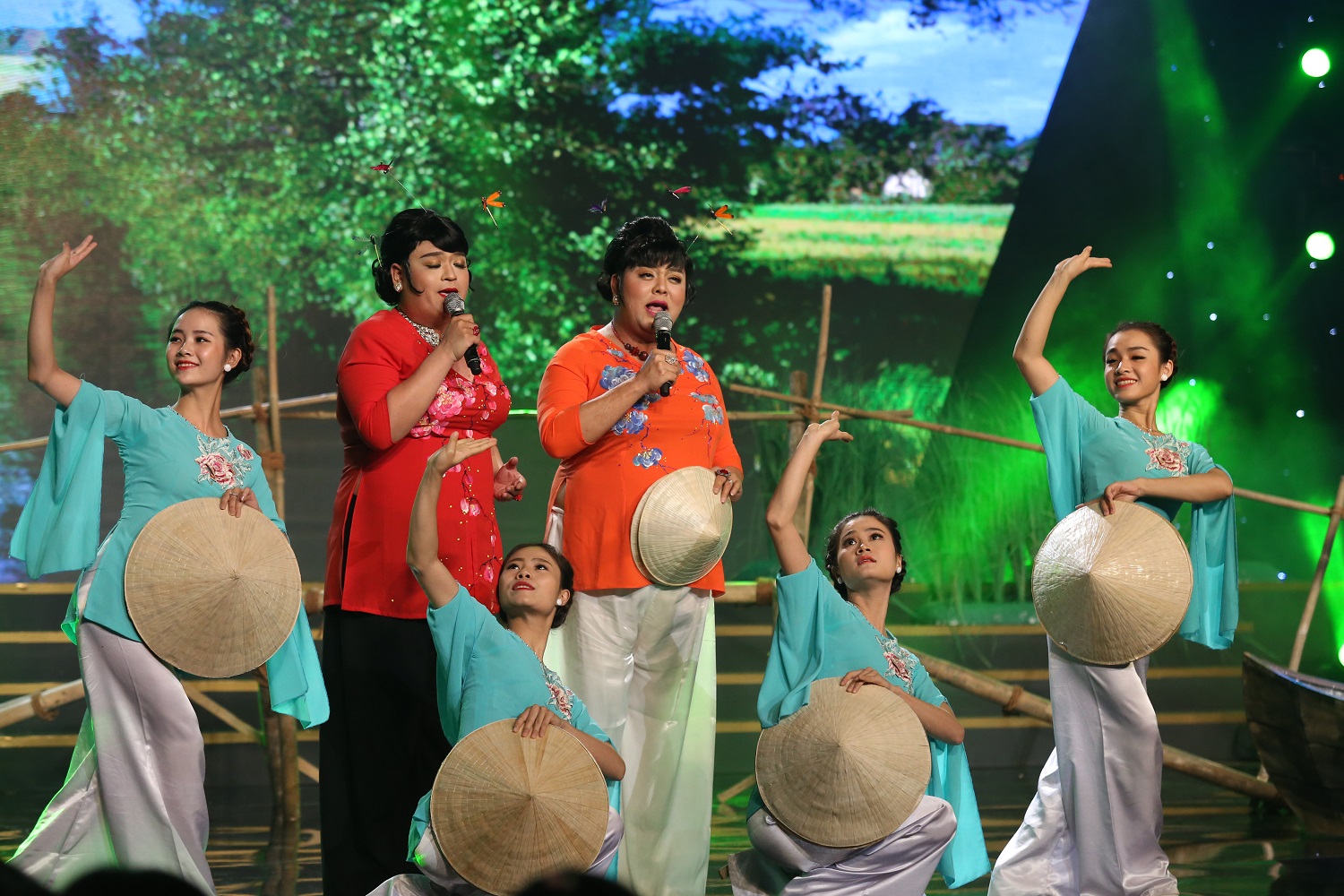 Ngọc Sơn đau khổ khi được 2 thí sinh nam cưỡng hôn - Ảnh 3. Ngọc Sơn đau khổ khi được 2 thí sinh nam cưỡng hôn - Ảnh 3.