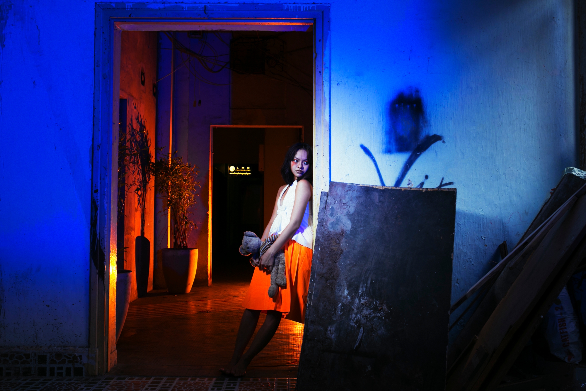 Mai Ngô ôm gấu bông, nhập vai ma búp bê trong dịp Halloween - Ảnh 4. Mai Ngô ôm gấu bông, nhập vai ma búp bê trong dịp Halloween - Ảnh 4.