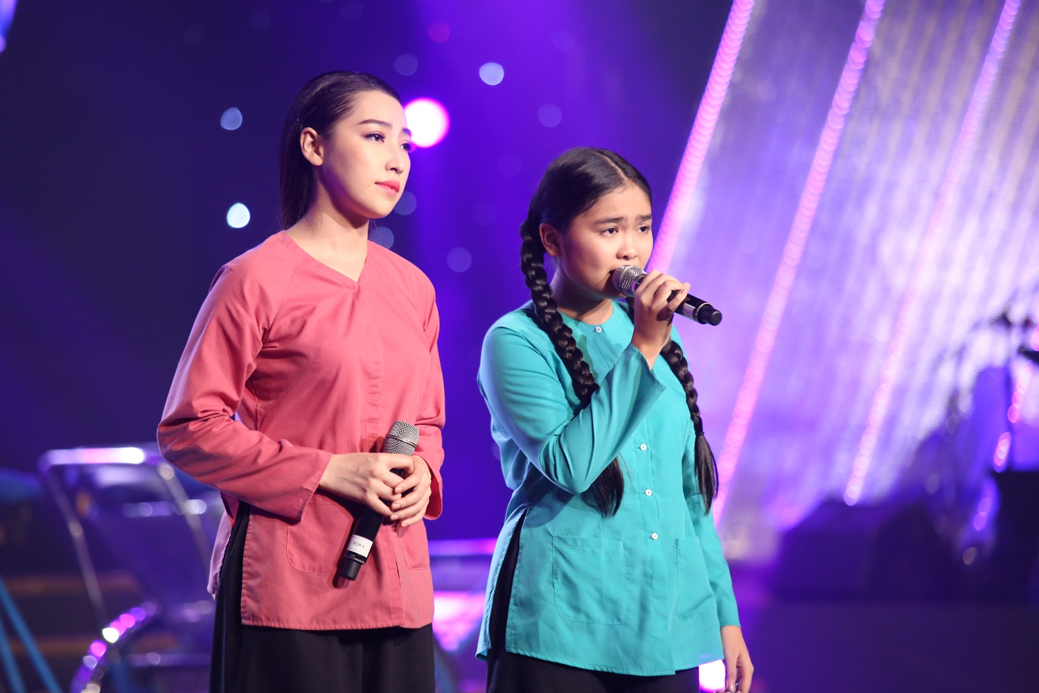 Ngọc Sơn đau khổ khi được 2 thí sinh nam cưỡng hôn - Ảnh 14. Ngọc Sơn đau khổ khi được 2 thí sinh nam cưỡng hôn - Ảnh 14.