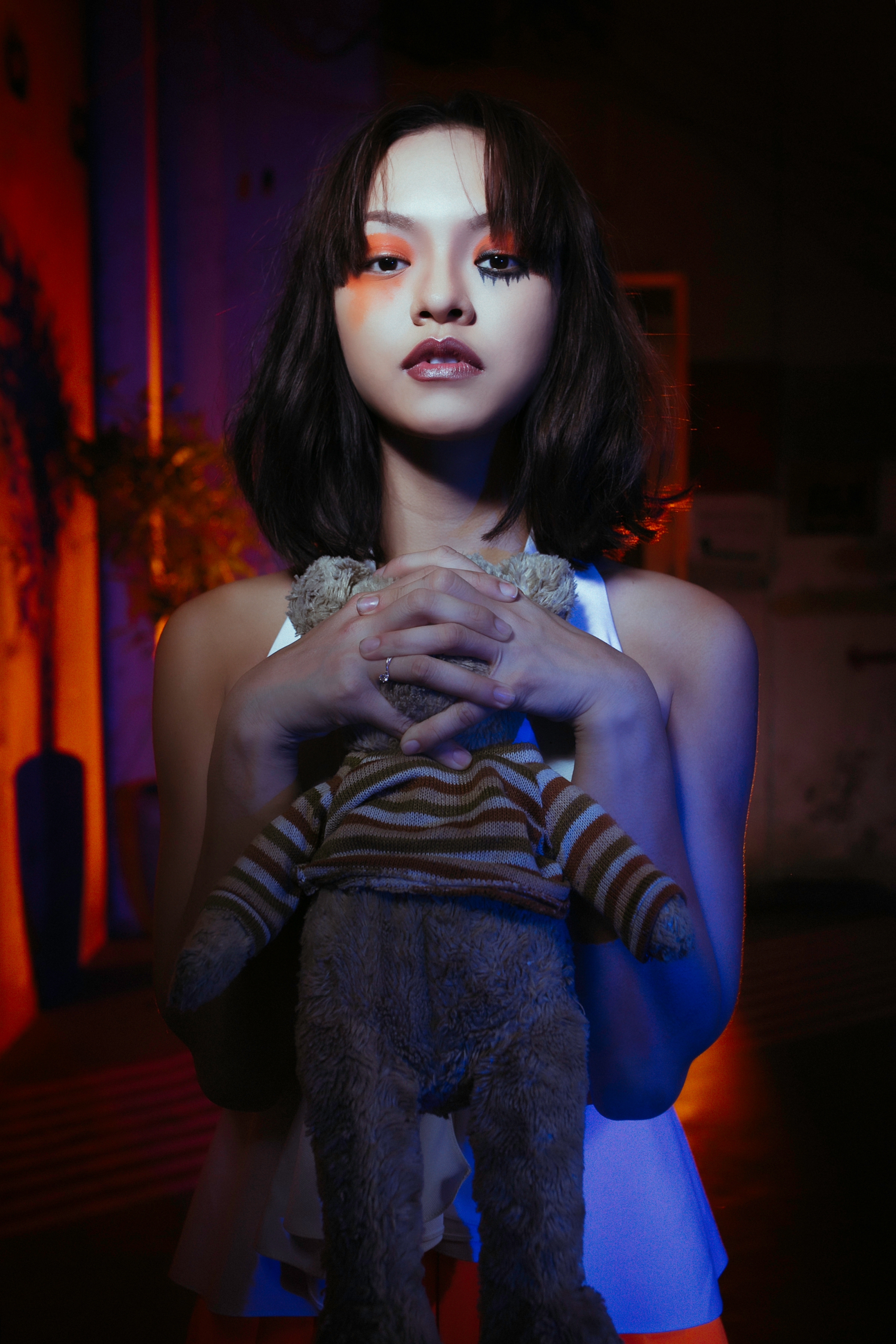 Mai Ngô ôm gấu bông, nhập vai ma búp bê trong dịp Halloween - Ảnh 3. Mai Ngô ôm gấu bông, nhập vai ma búp bê trong dịp Halloween - Ảnh 3.