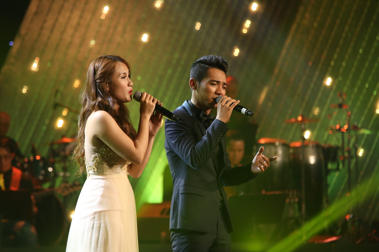 Ngọc Sơn đau khổ khi được 2 thí sinh nam cưỡng hôn - Ảnh 16. Ngọc Sơn đau khổ khi được 2 thí sinh nam cưỡng hôn - Ảnh 16.