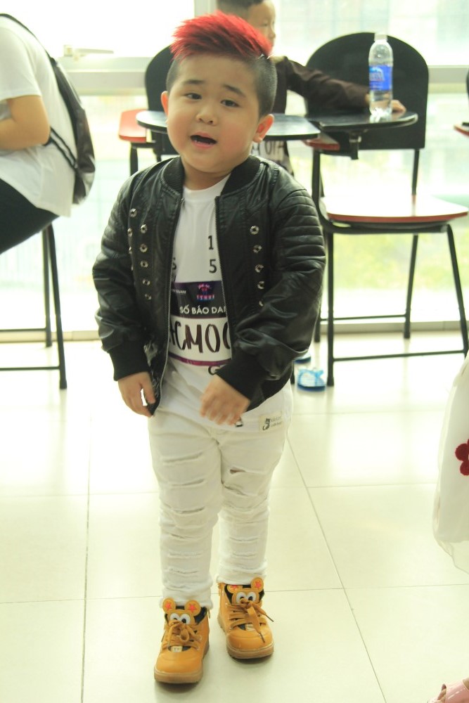 Lộ diện “thần đồng Bolero” 4 tuổi ở vòng casting Biệt tài tí hon - Ảnh 8. Lộ diện “thần đồng Bolero” 4 tuổi ở vòng casting Biệt tài tí hon - Ảnh 8.