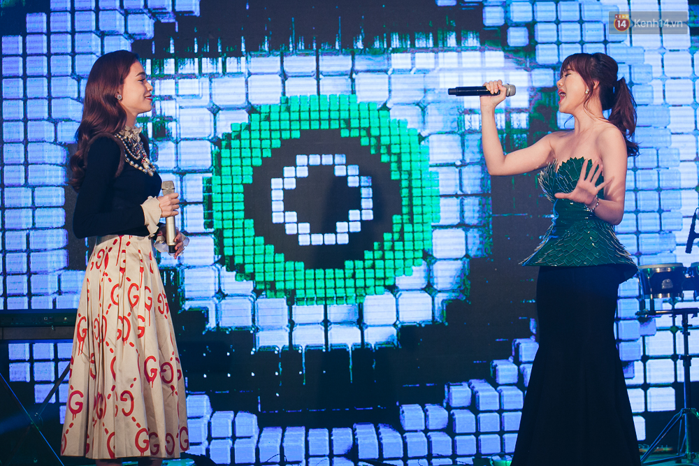 Sơn Tùng M-TP xuất hiện cực chất và đẹp trai giữa dàn mỹ nhân hot của showbiz Việt - Ảnh 21. Sơn Tùng M-TP xuất hiện cực chất và đẹp trai giữa dàn mỹ nhân hot của showbiz Việt - Ảnh 21.