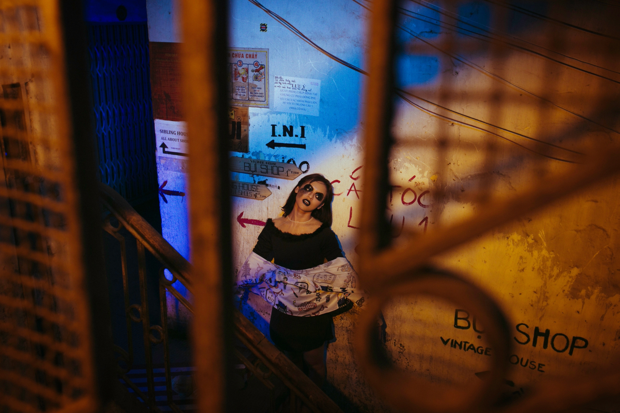 Mai Ngô ôm gấu bông, nhập vai ma búp bê trong dịp Halloween - Ảnh 10. Mai Ngô ôm gấu bông, nhập vai ma búp bê trong dịp Halloween - Ảnh 10.