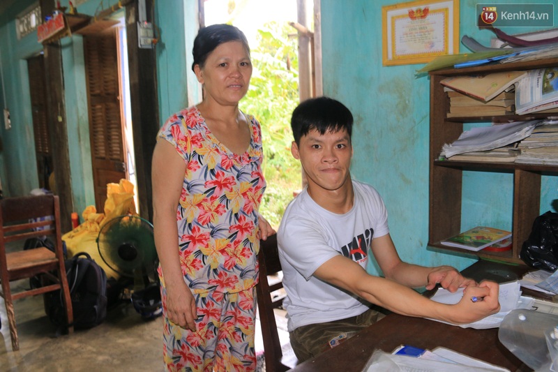 Nếu bạn định từ bỏ ước mơ, hãy nhìn cách vượt lên số phận của chàng tân SV bị chất độc da cam này! - Ảnh 7. Nếu bạn định từ bỏ ước mơ, hãy nhìn cách vượt lên số phận của chàng tân SV bị chất độc da cam này! - Ảnh 7.