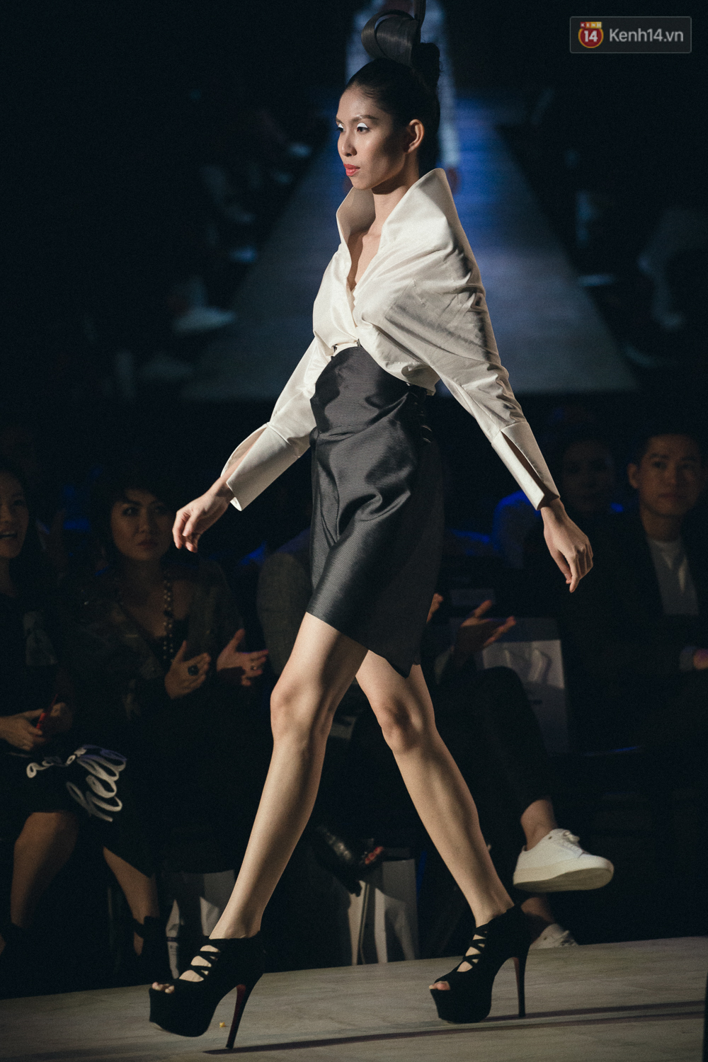 Chẳng ai có thể ngờ được Hoa hậu Kỳ Duyên xuất hiện trên sàn diễn Elle Show 2016! - Ảnh 8. Chẳng ai có thể ngờ được Hoa hậu Kỳ Duyên xuất hiện trên sàn diễn Elle Show 2016! - Ảnh 8.