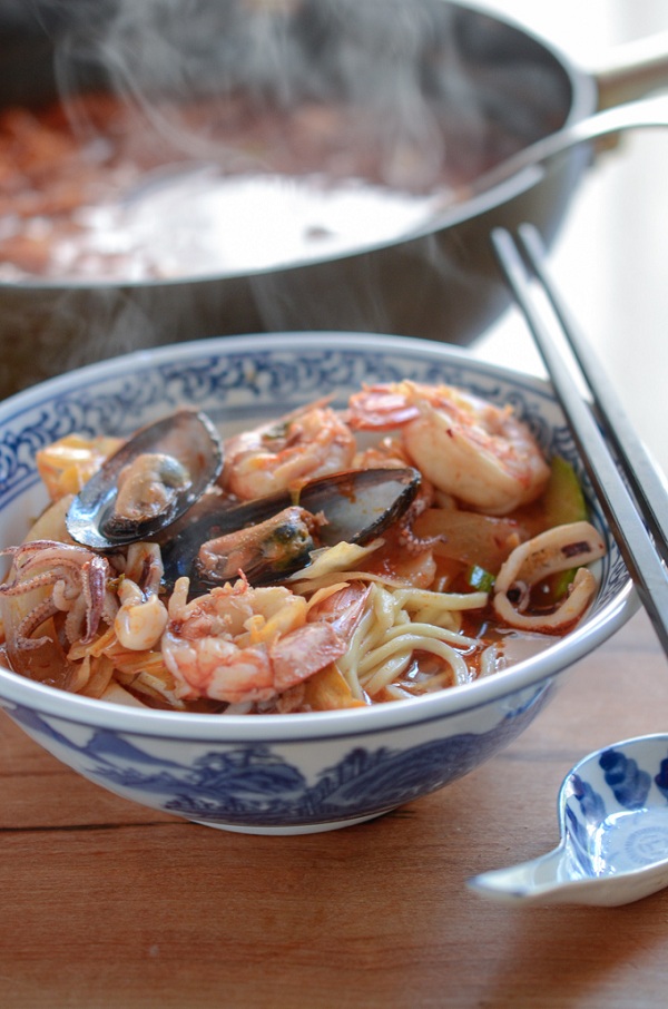 Nấu ngay mì hải sản cay kiểu Hàn cho ngày ít nắng - Ảnh 9.