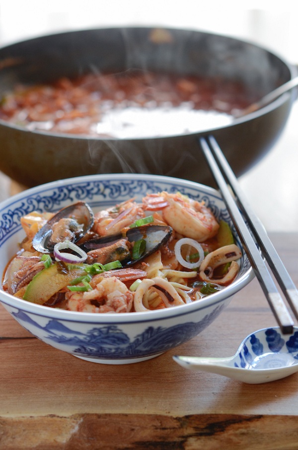 Nấu ngay mì hải sản cay kiểu Hàn cho ngày ít nắng - Ảnh 10.