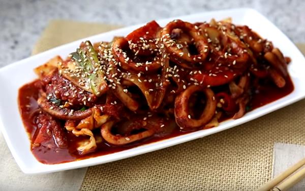 Cách làm mực xào rau củ “trong truyền thuyết” của các hàng cơm Hàn Quốc - Ảnh 8.