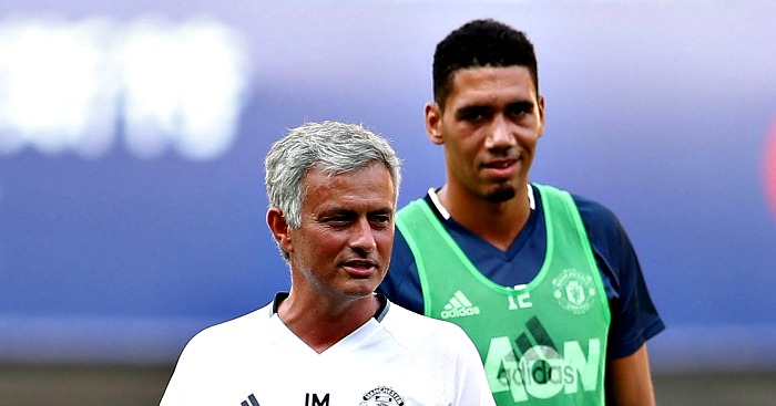 Mourinho chắc hẳn sẽ phải xấu hổ khi biết tình trạng chấn thương của kẻ hèn nhát Smalling - Ảnh 2. Mourinho chắc hẳn sẽ phải xấu hổ khi biết tình trạng chấn thương của kẻ hèn nhát Smalling - Ảnh 2.