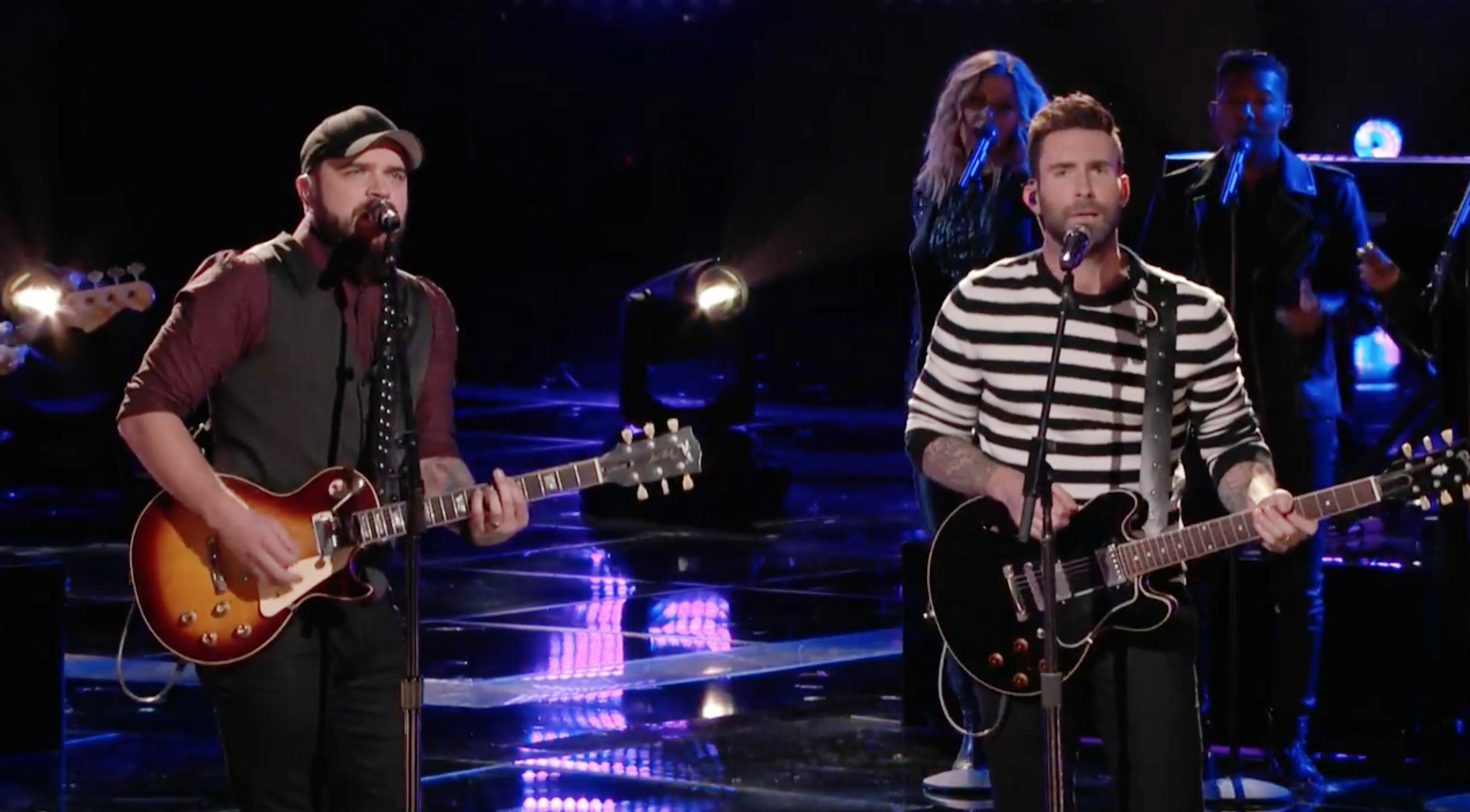 Adam Levine bỏ bê Billy Gilman trong Chung kết The Voice? - Ảnh 6. Adam Levine bỏ bê Billy Gilman trong Chung kết The Voice? - Ảnh 6.
