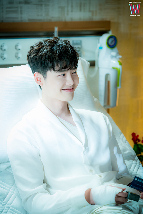 Lee Jong Suk và Han Hyo Joo sẽ hôn cực nhiều trong “W” - Ảnh 20.