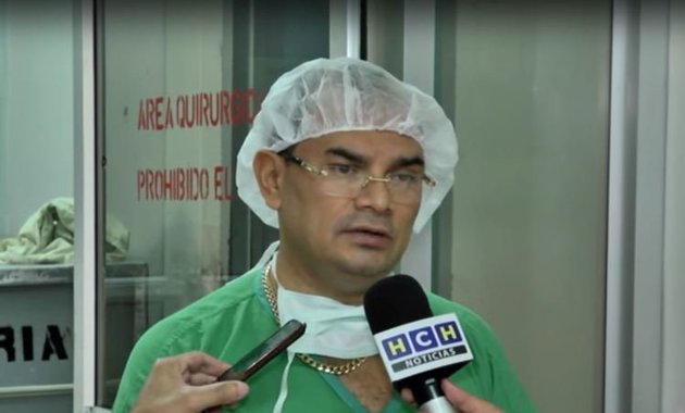 Người đàn ông phải cắt bỏ của quý vì trót dại cất tạm vào chai nước suốt 4 ngày - Ảnh 2. Người đàn ông phải cắt bỏ của quý vì trót dại cất tạm vào chai nước suốt 4 ngày - Ảnh 2.