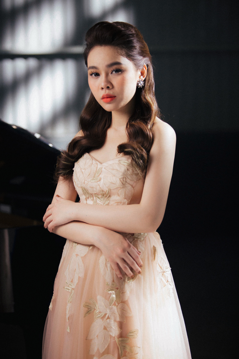 Giang Hồng Ngọc khóc nghẹn vì bị người yêu lừa dối trong MV - Ảnh 6. Giang Hồng Ngọc khóc nghẹn vì bị người yêu lừa dối trong MV - Ảnh 6.