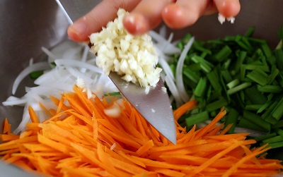 Học cách làm kimchi dưa chuột – “người anh em” của kimchi cải thảo - Ảnh 4.