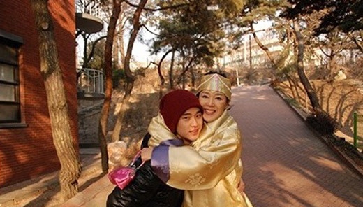 Những bà mẹ đẹp của sao Hàn minh chứng cho sức mạnh của di truyền - Ảnh 18. Những bà mẹ đẹp của sao Hàn minh chứng cho sức mạnh của di truyền - Ảnh 18.