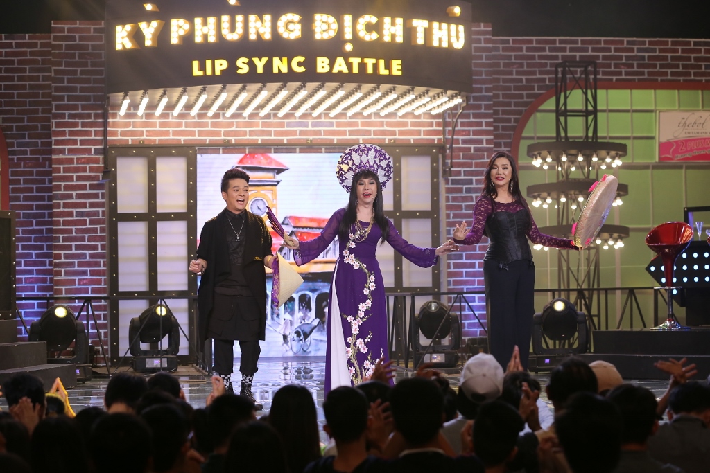 Long Nhật: 50 tuổi mà đẹp như chế thì hãy nói chuyện! - Ảnh 1. Long Nhật: 50 tuổi mà đẹp như chế thì hãy nói chuyện! - Ảnh 1.