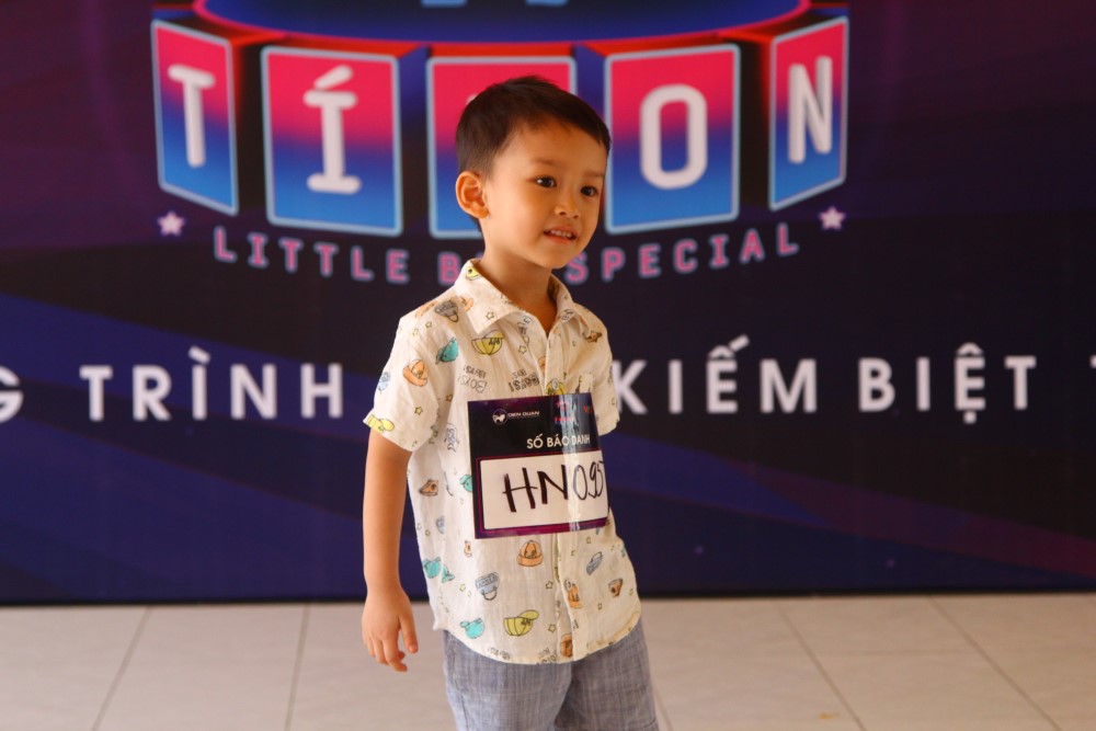 Lộ diện “thần đồng Bolero” 4 tuổi ở vòng casting Biệt tài tí hon - Ảnh 4. Lộ diện “thần đồng Bolero” 4 tuổi ở vòng casting Biệt tài tí hon - Ảnh 4.