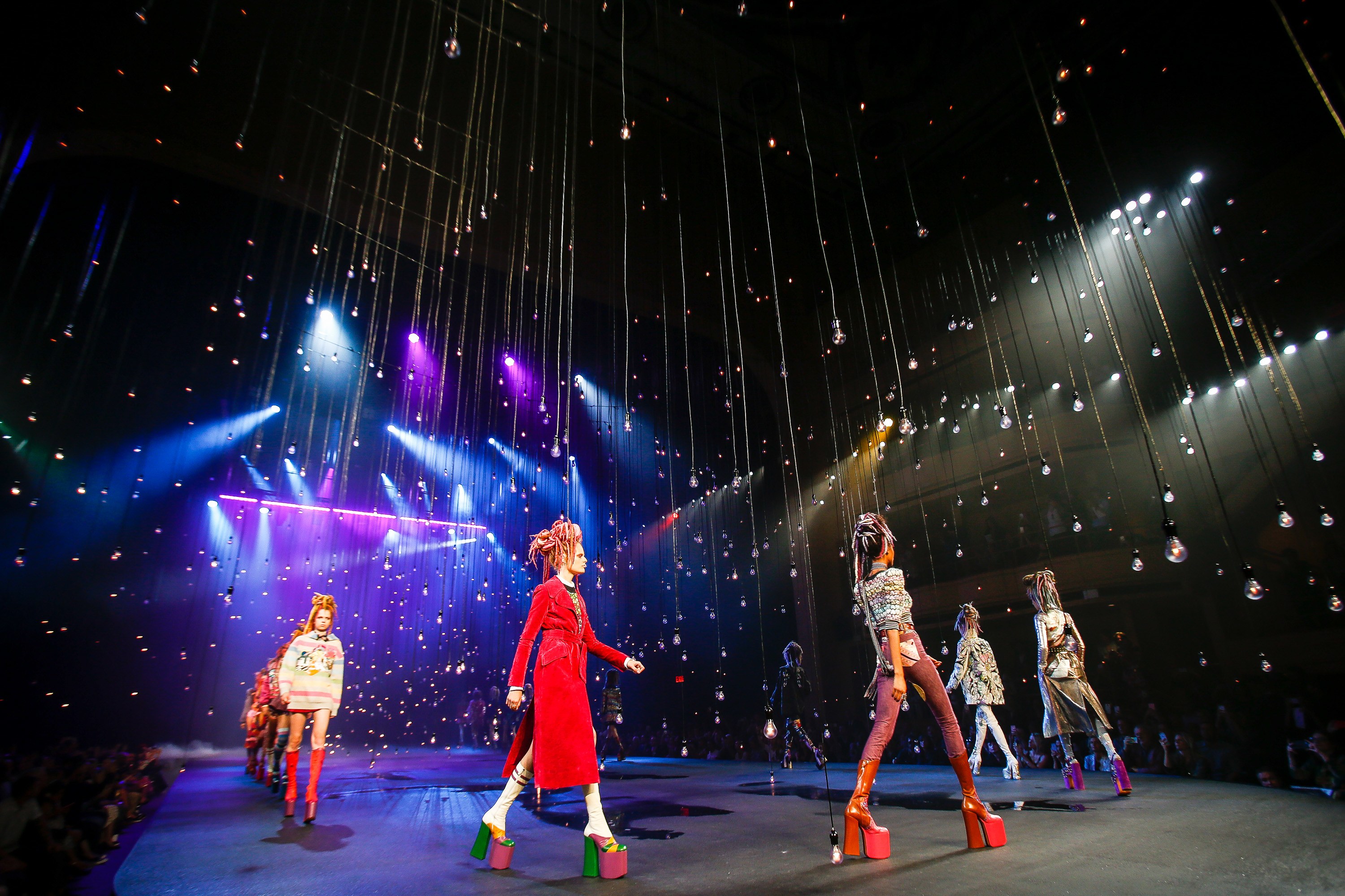 9 bộ sưu tập và những giấc mơ tuyệt vời cho con gái từ NYFW - Ảnh 6. 9 bộ sưu tập và những giấc mơ tuyệt vời cho con gái từ NYFW - Ảnh 6.