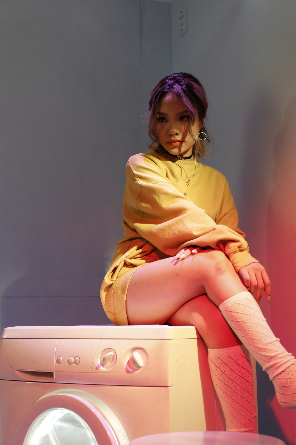 Quán quân The Voice mùa 2 lột xác cá tính trong sản phẩm kết hợp cùng bạn thân - Ảnh 7. Quán quân The Voice mùa 2 lột xác cá tính trong sản phẩm kết hợp cùng bạn thân - Ảnh 7.