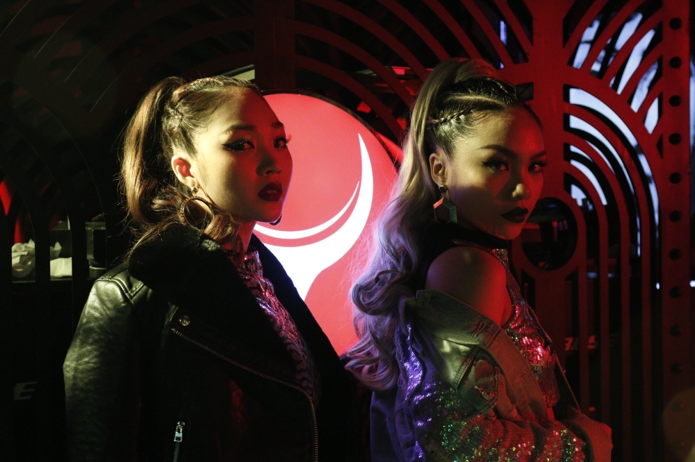 Quán quân The Voice mùa 2 lột xác cá tính trong sản phẩm kết hợp cùng bạn thân - Ảnh 5. Quán quân The Voice mùa 2 lột xác cá tính trong sản phẩm kết hợp cùng bạn thân - Ảnh 5.