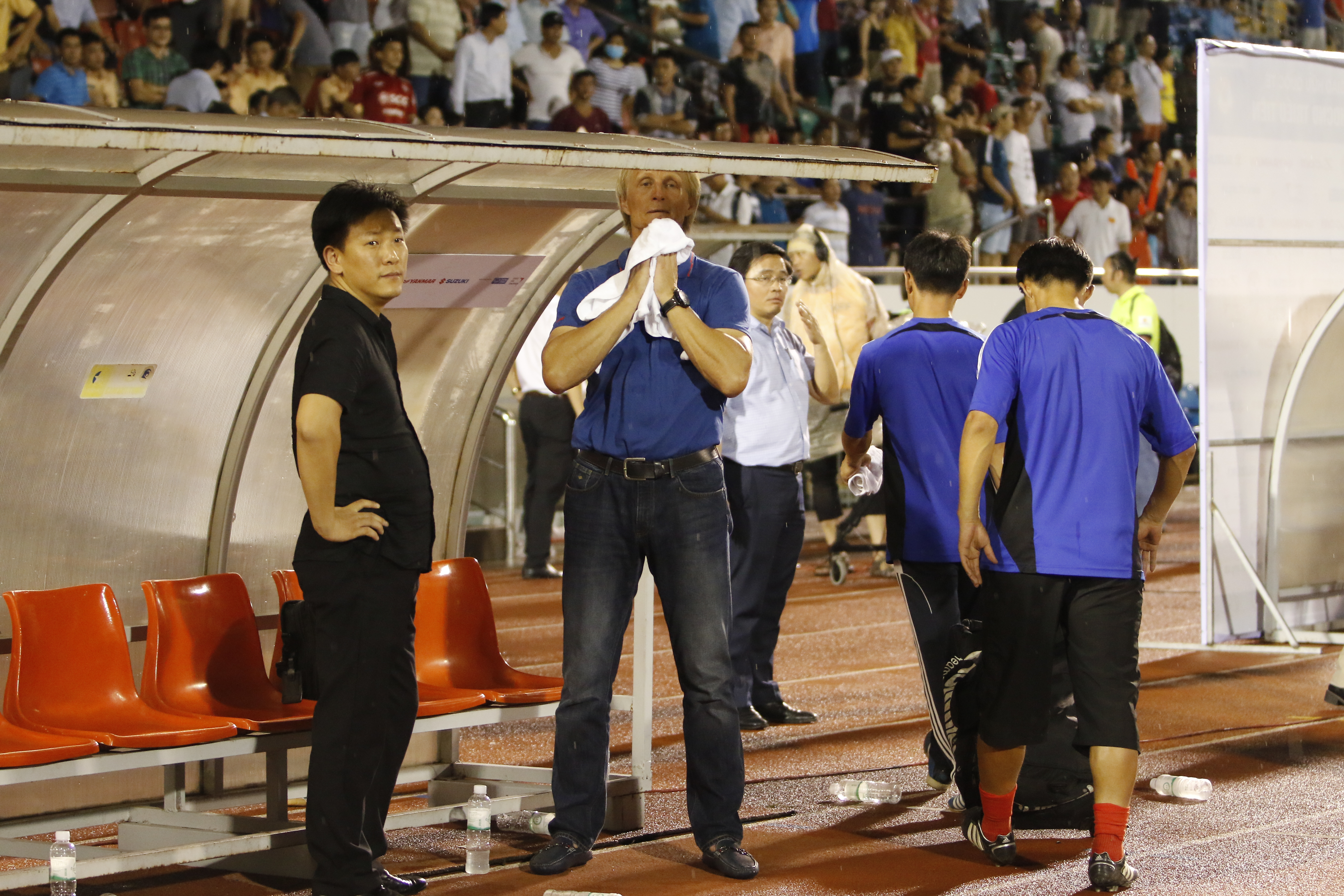HLV Triều Tiên chết đứng sau thảm bại trước ĐT Việt Nam - Ảnh 3. HLV Triều Tiên chết đứng sau thảm bại trước ĐT Việt Nam - Ảnh 3.