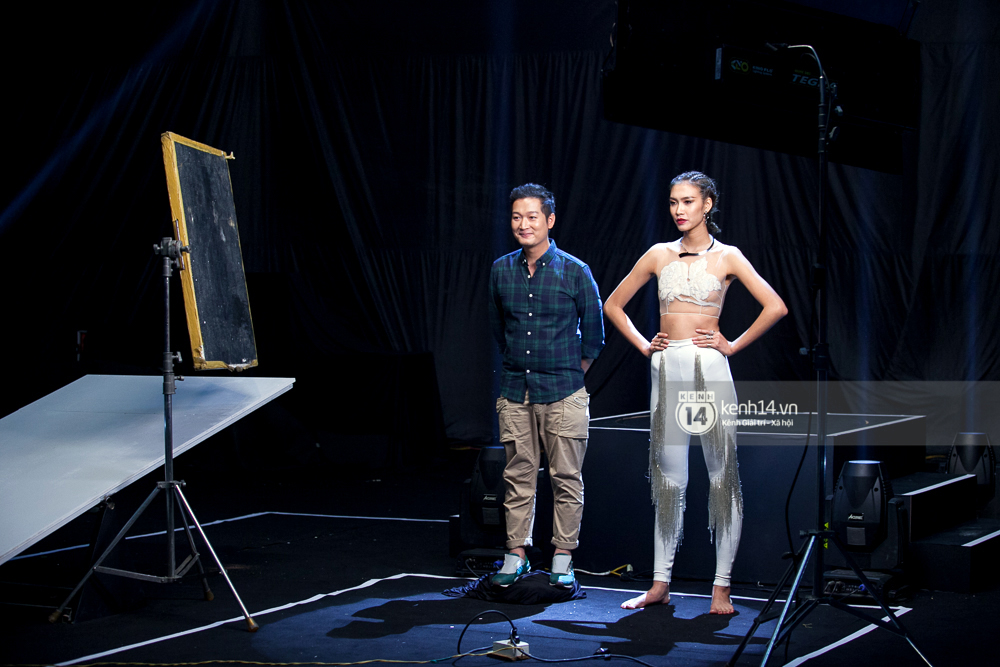 Next Top Model: Một mình Thùy Trâm cân cả dàn thí sinh trên sàn catwalk kinh dị - Ảnh 2. Next Top Model: Một mình Thùy Trâm cân cả dàn thí sinh trên sàn catwalk kinh dị - Ảnh 2.