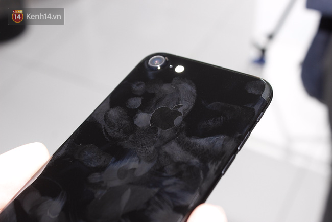 Đã có iPhone 7 đen bóng đầu tiên tại Việt Nam: Đẹp bóng bẩy! - Ảnh 7.