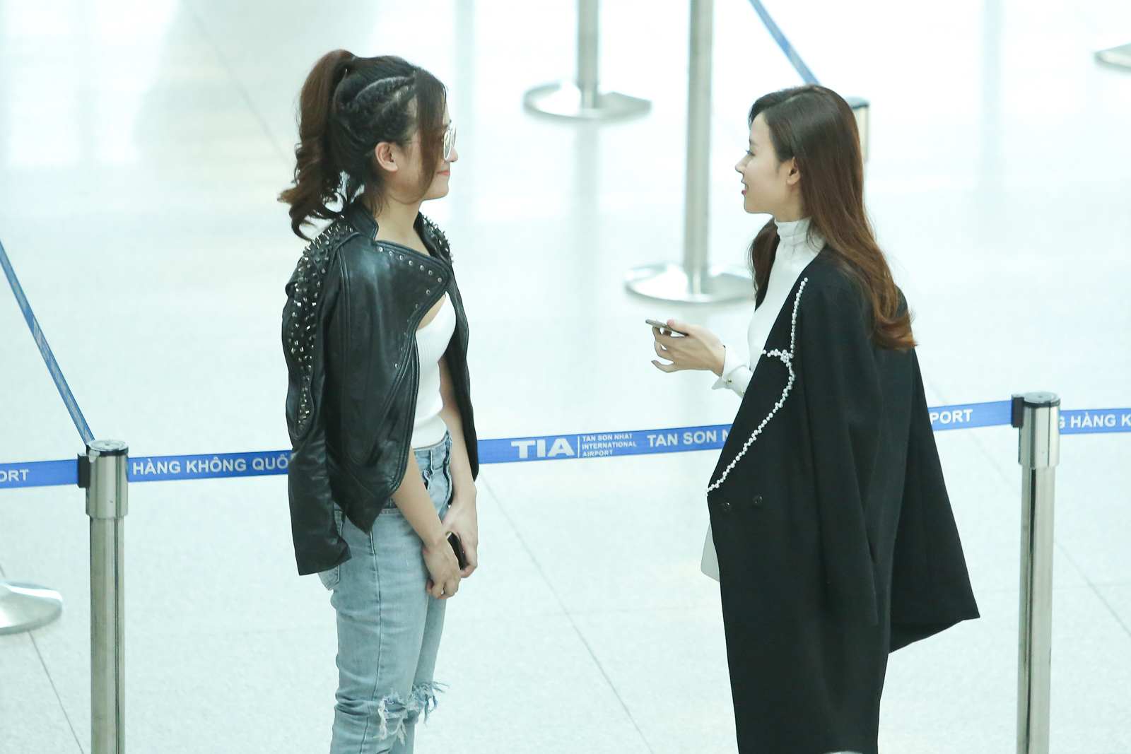 Midu, DJ Trang Moon khoe phong cách đối lập tại sân bay - Ảnh 6. Midu, DJ Trang Moon khoe phong cách đối lập tại sân bay - Ảnh 6.