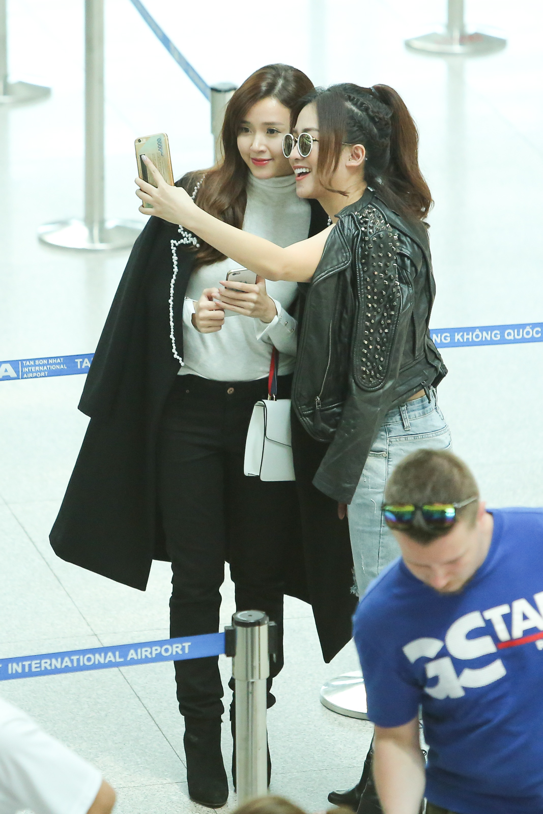 Midu, DJ Trang Moon khoe phong cách đối lập tại sân bay - Ảnh 7. Midu, DJ Trang Moon khoe phong cách đối lập tại sân bay - Ảnh 7.