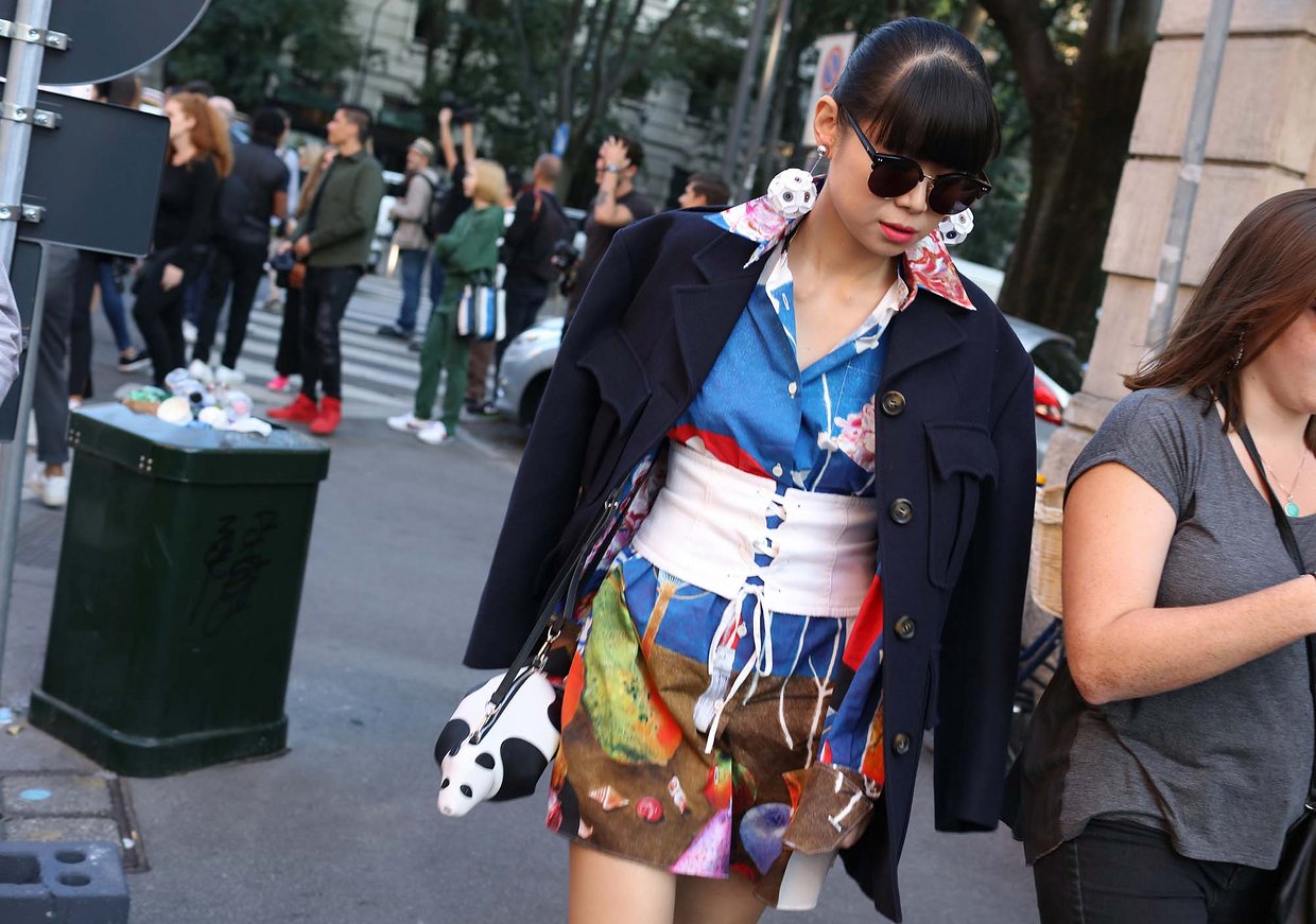 Làm lố là xưa rồi, đường phố Milan và Paris tràn ngập street style đơn giản như... đi chơi thôi - Ảnh 14. Làm lố là xưa rồi, đường phố Milan và Paris tràn ngập street style đơn giản như... đi chơi thôi - Ảnh 14.
