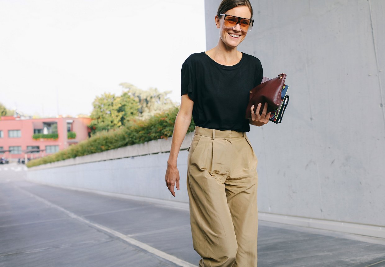 Làm lố là xưa rồi, đường phố Milan và Paris tràn ngập street style đơn giản như... đi chơi thôi - Ảnh 25. Làm lố là xưa rồi, đường phố Milan và Paris tràn ngập street style đơn giản như... đi chơi thôi - Ảnh 25.