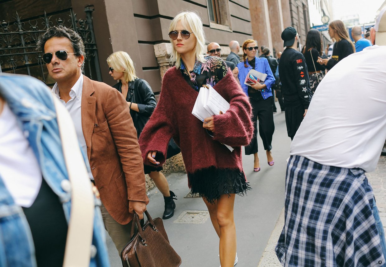 Làm lố là xưa rồi, đường phố Milan và Paris tràn ngập street style đơn giản như... đi chơi thôi - Ảnh 26. Làm lố là xưa rồi, đường phố Milan và Paris tràn ngập street style đơn giản như... đi chơi thôi - Ảnh 26.