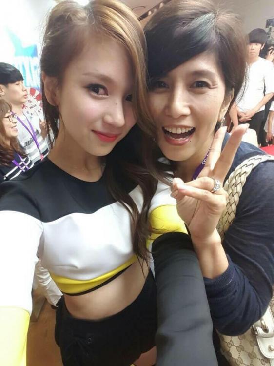 Những bà mẹ đẹp của sao Hàn minh chứng cho sức mạnh của di truyền - Ảnh 13. Những bà mẹ đẹp của sao Hàn minh chứng cho sức mạnh của di truyền - Ảnh 13.