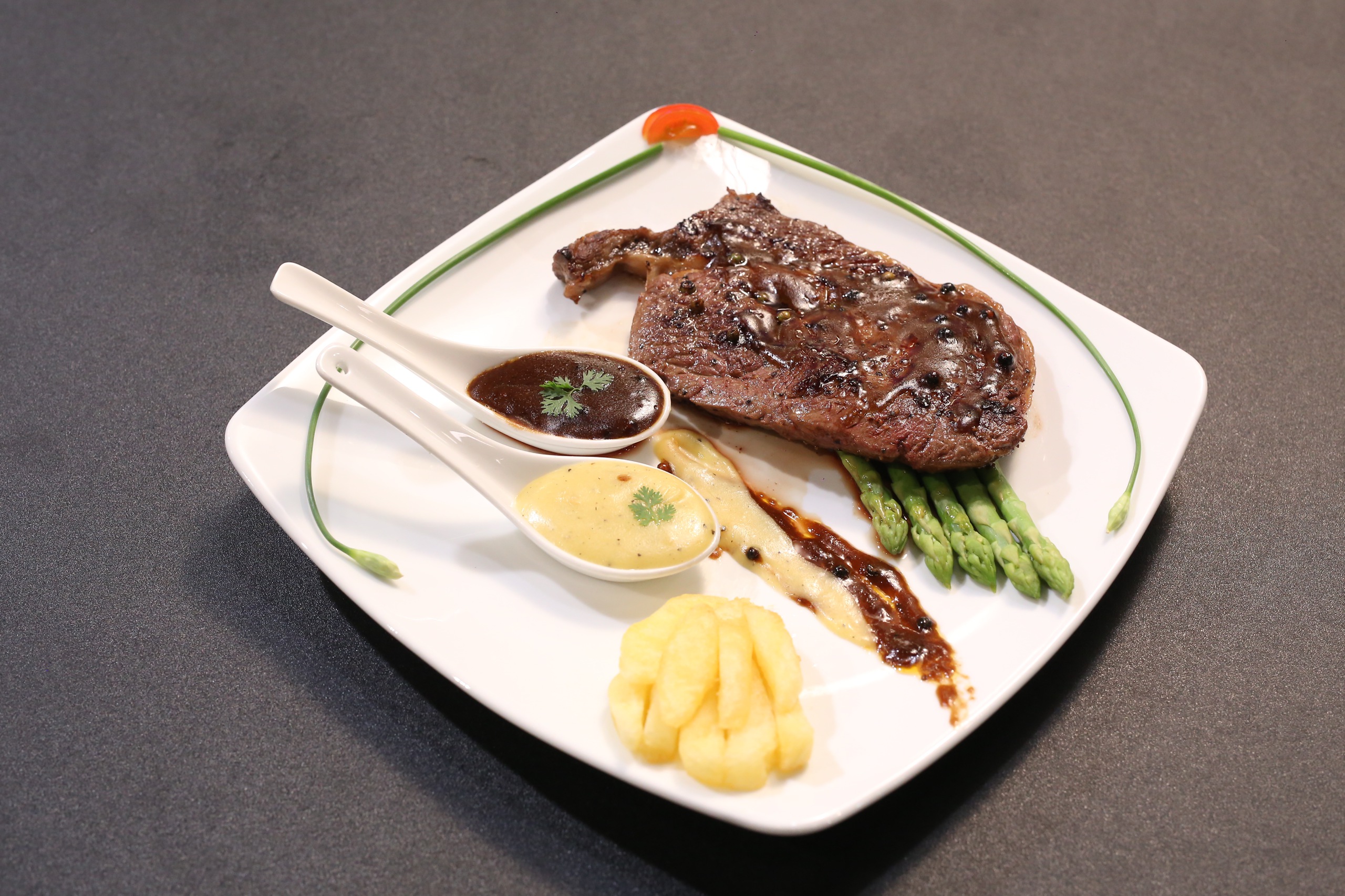 Xem đoạn clip này bạn sẽ không ngờ trẻ em Việt Nam lại nấu ăn giỏi đến thế! - Ảnh 7. Xem đoạn clip này bạn sẽ không ngờ trẻ em Việt Nam lại nấu ăn giỏi đến thế! - Ảnh 7.