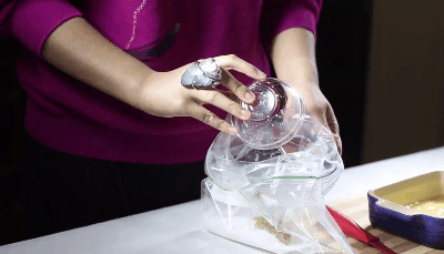 Mực tẩm bột chiên sốt trứng muối dù ăn vặt hay đưa cơm đều "ngon bá cháy" - Ảnh 3. Mực tẩm bột chiên sốt trứng muối dù ăn vặt hay đưa cơm đều "ngon bá cháy" - Ảnh 3.